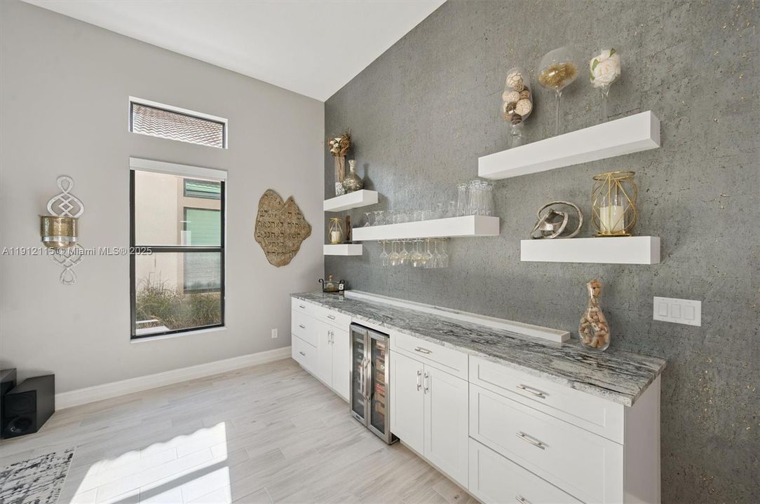 For Sale: $849,000 (3 beds, 2 baths, 2560 Square Feet)