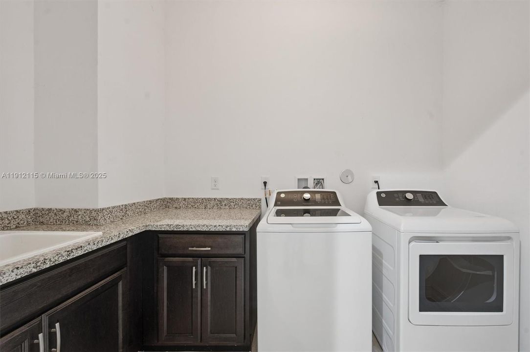 For Sale: $849,000 (3 beds, 2 baths, 2560 Square Feet)