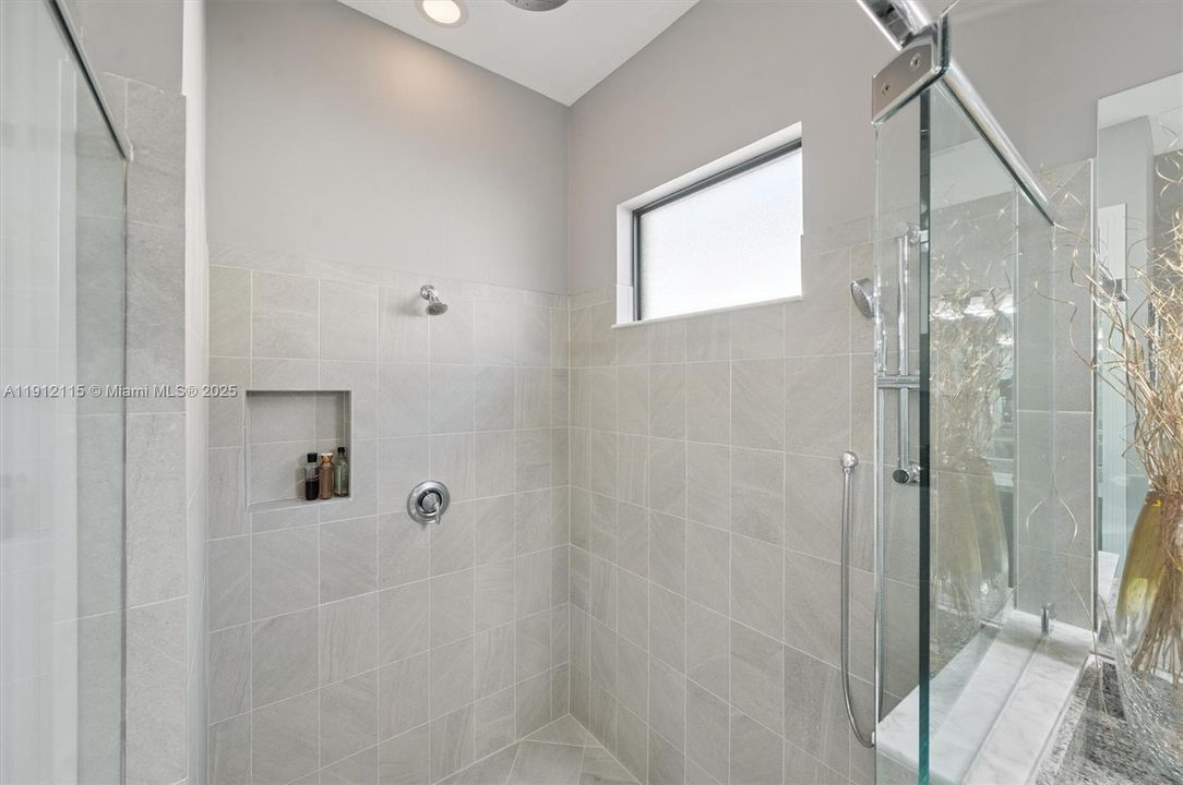 For Sale: $849,000 (3 beds, 2 baths, 2560 Square Feet)