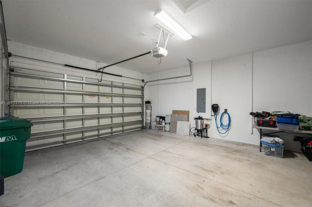 For Sale: $849,000 (3 beds, 2 baths, 2560 Square Feet)