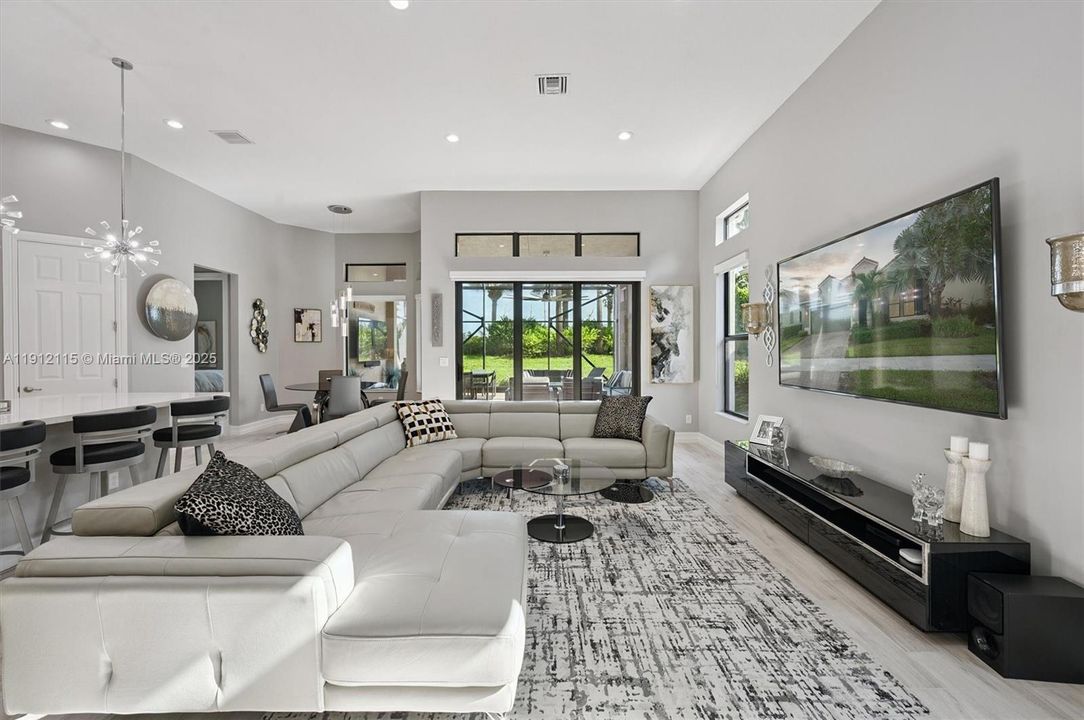 For Sale: $849,000 (3 beds, 2 baths, 2560 Square Feet)