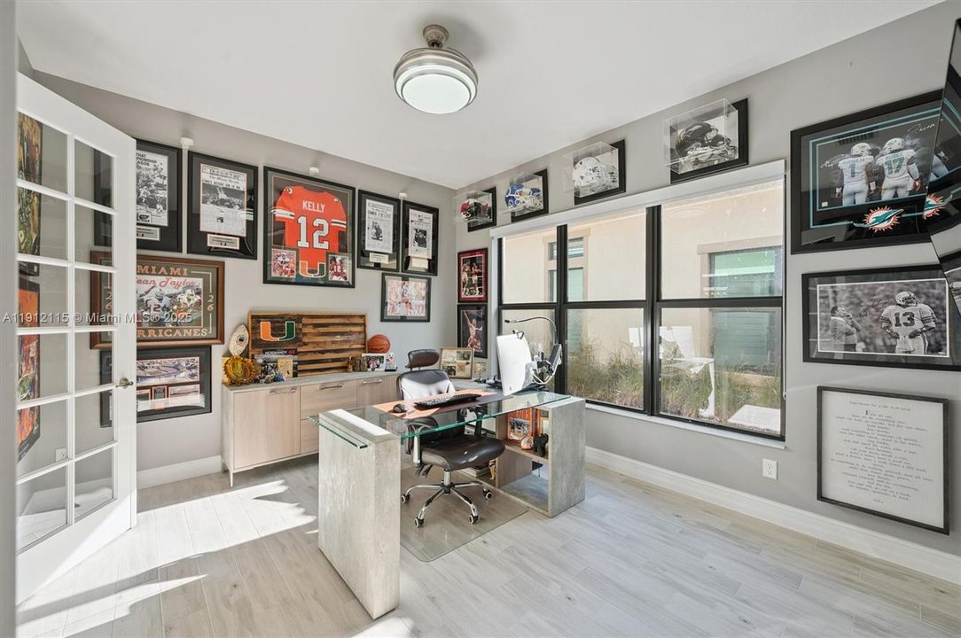 For Sale: $849,000 (3 beds, 2 baths, 2560 Square Feet)