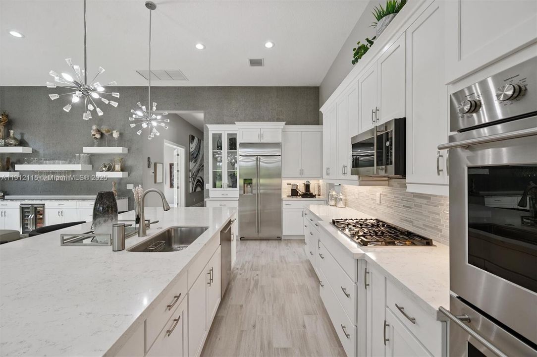 For Sale: $849,000 (3 beds, 2 baths, 2560 Square Feet)