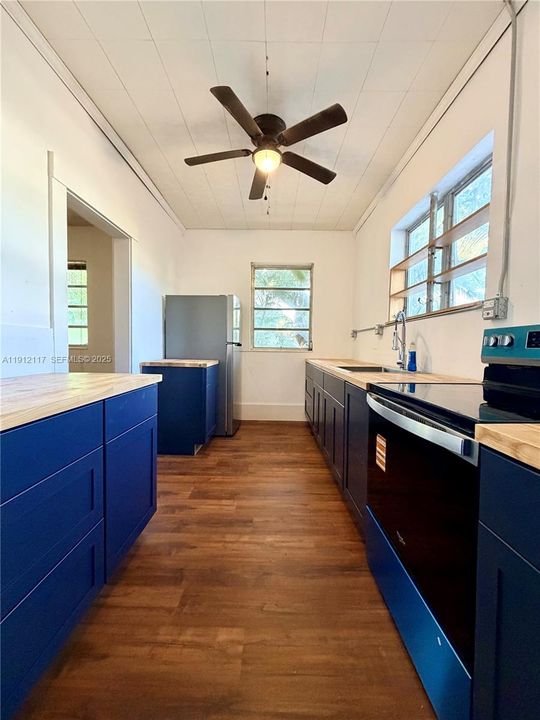 For Sale: $1,255,000 (4 beds, 3 baths, 2167 Square Feet)