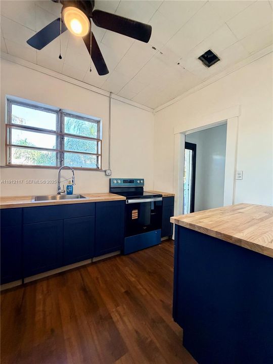 For Sale: $1,255,000 (4 beds, 3 baths, 2167 Square Feet)