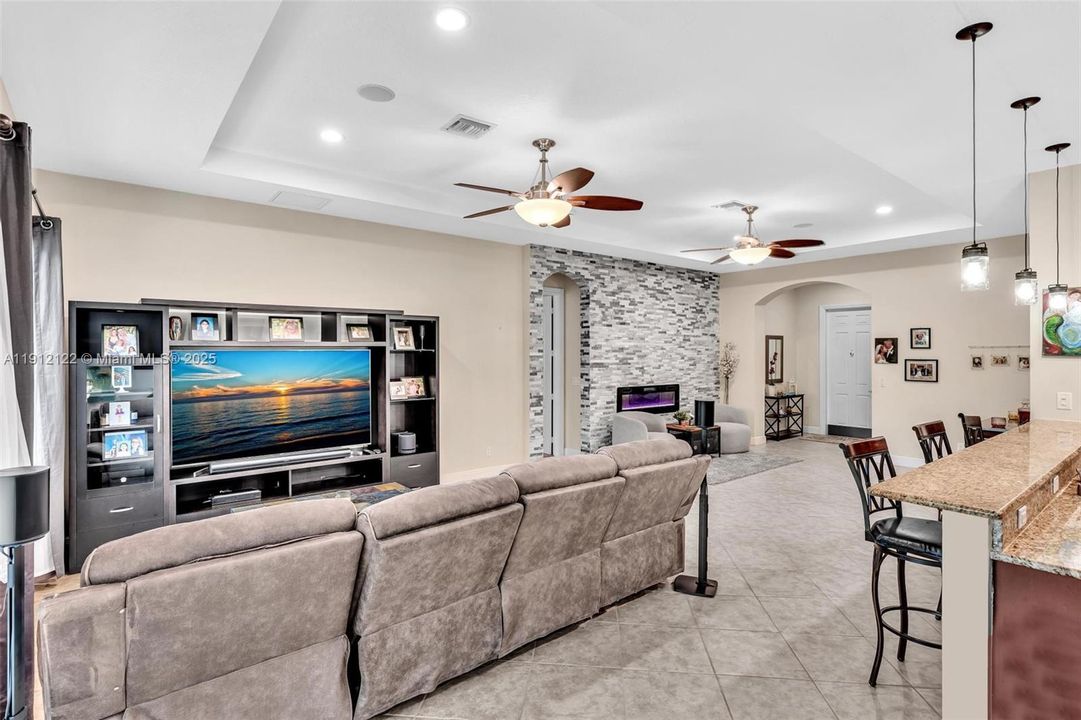 待售: $975,000 (3 贝兹, 2 浴室, 2307 平方英尺)