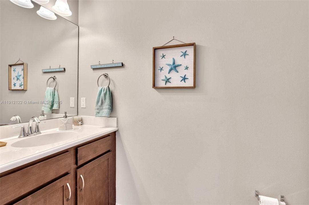 待售: $975,000 (3 贝兹, 2 浴室, 2307 平方英尺)