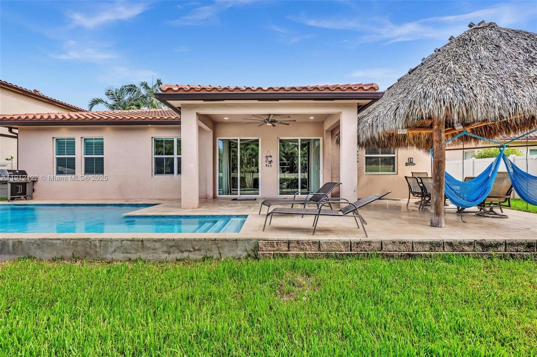 待售: $975,000 (3 贝兹, 2 浴室, 2307 平方英尺)