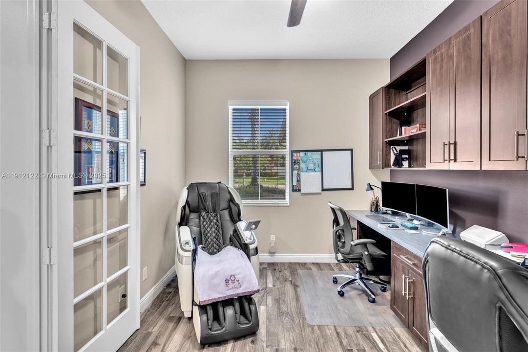 待售: $975,000 (3 贝兹, 2 浴室, 2307 平方英尺)