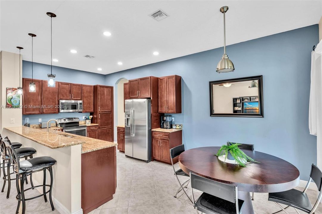 待售: $975,000 (3 贝兹, 2 浴室, 2307 平方英尺)