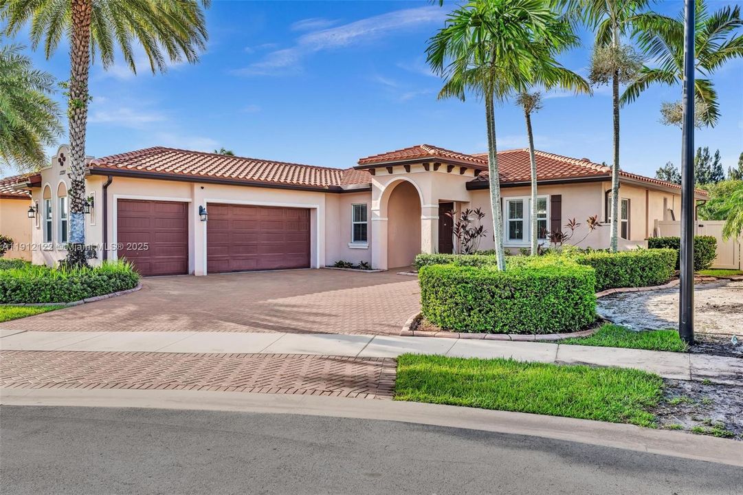 待售: $975,000 (3 贝兹, 2 浴室, 2307 平方英尺)