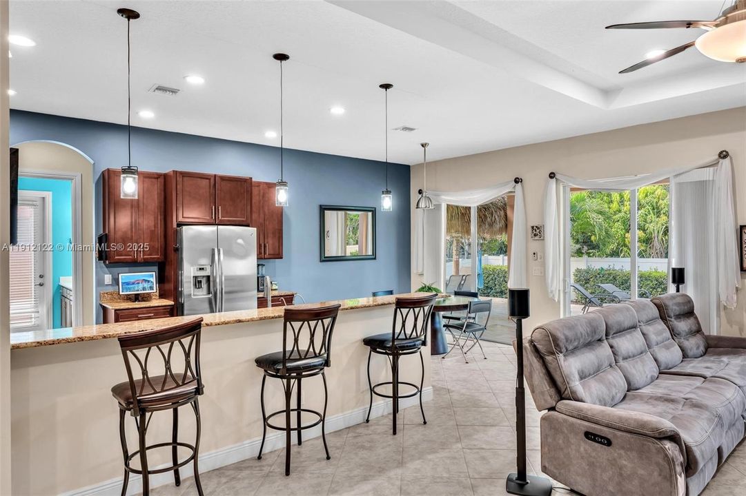 待售: $975,000 (3 贝兹, 2 浴室, 2307 平方英尺)