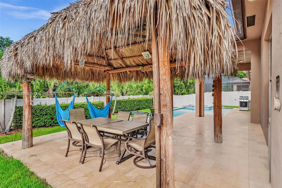 待售: $975,000 (3 贝兹, 2 浴室, 2307 平方英尺)