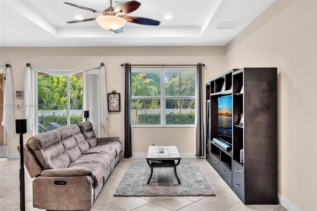 待售: $975,000 (3 贝兹, 2 浴室, 2307 平方英尺)