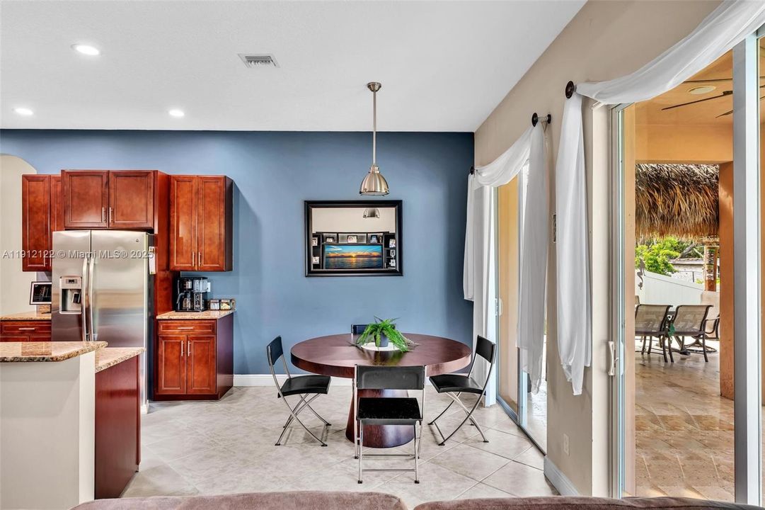 待售: $975,000 (3 贝兹, 2 浴室, 2307 平方英尺)