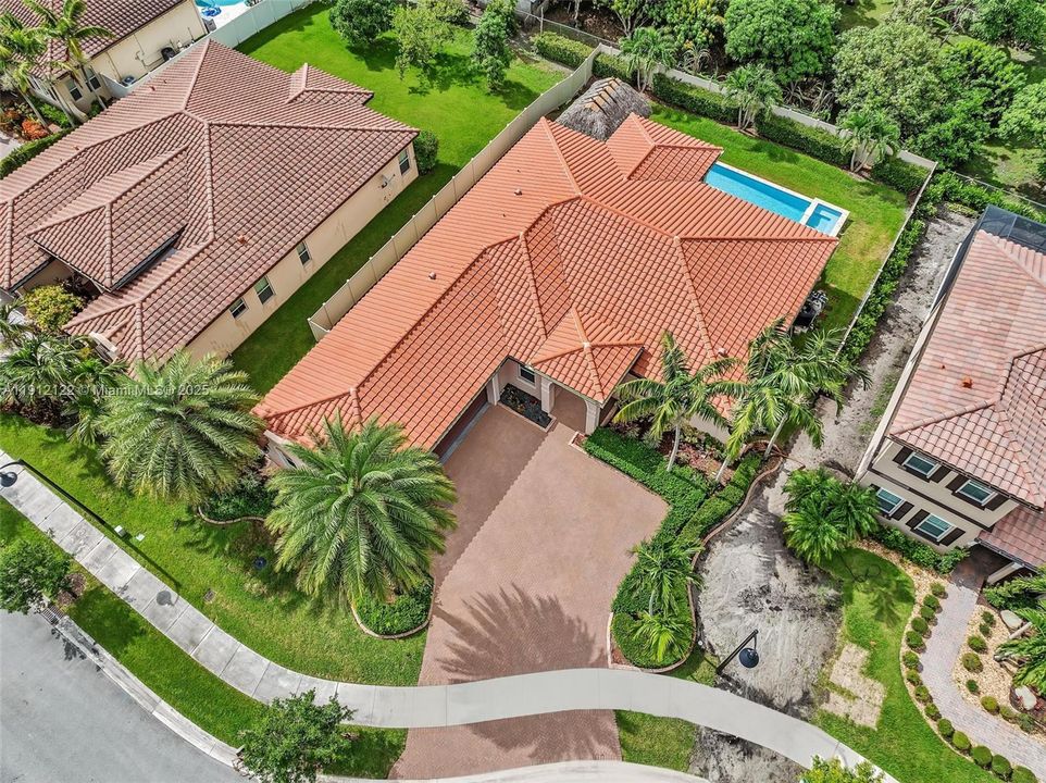 待售: $975,000 (3 贝兹, 2 浴室, 2307 平方英尺)