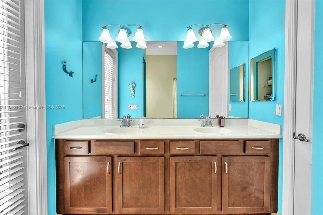 待售: $975,000 (3 贝兹, 2 浴室, 2307 平方英尺)