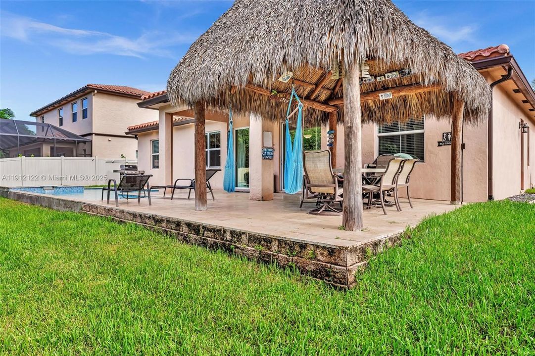 待售: $975,000 (3 贝兹, 2 浴室, 2307 平方英尺)