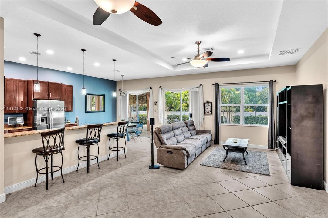 待售: $975,000 (3 贝兹, 2 浴室, 2307 平方英尺)