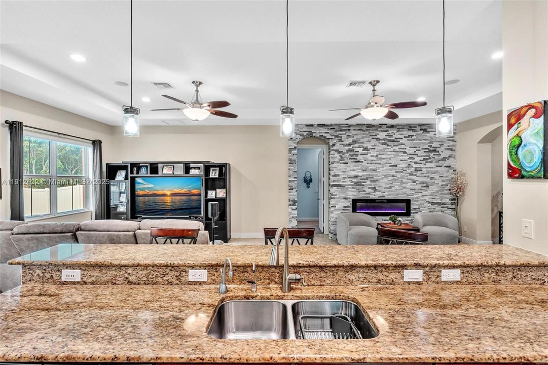 待售: $975,000 (3 贝兹, 2 浴室, 2307 平方英尺)