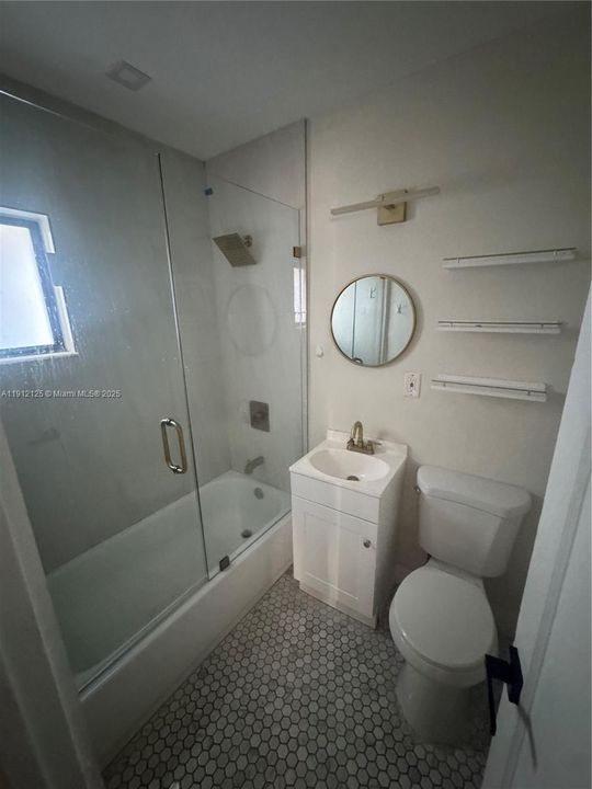 Active With Contract: $1,800 (1 beds, 1 baths, 850 Square Feet)