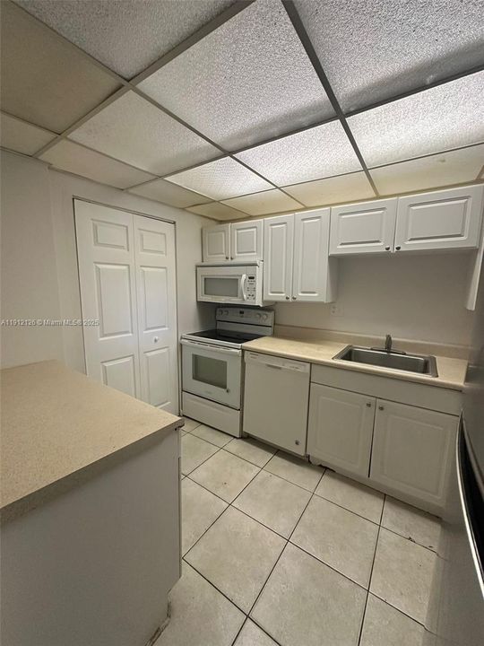 For Rent: $1,525 (1 beds, 1 baths, 750 Square Feet)