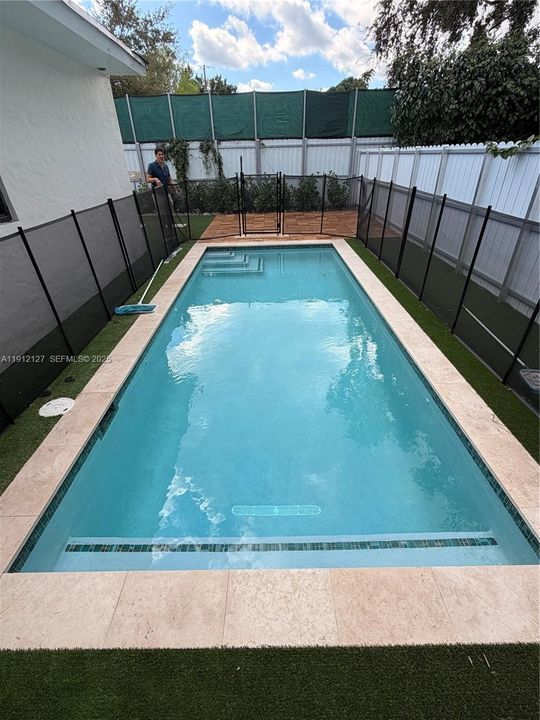 For Sale: $795,000 (3 beds, 2 baths, 992 Square Feet)