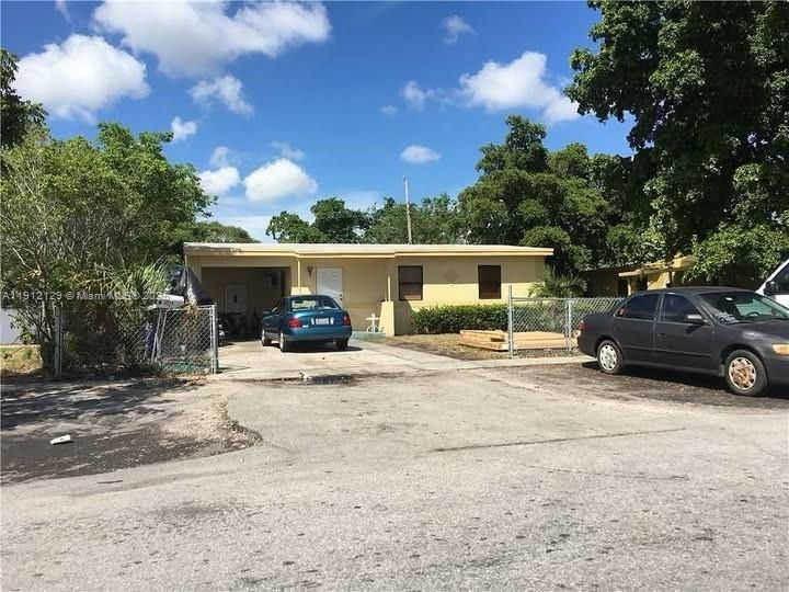 For Sale: $285,000 (2 beds, 1 baths, 951 Square Feet)