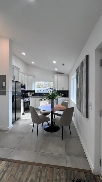 待售: $200,000 (0.18 acres)