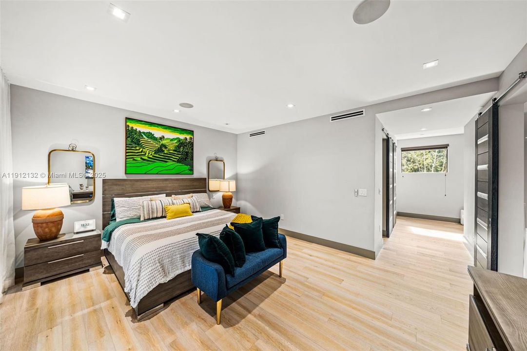 For Sale: $4,995,000 (5 beds, 4 baths, 5259 Square Feet)