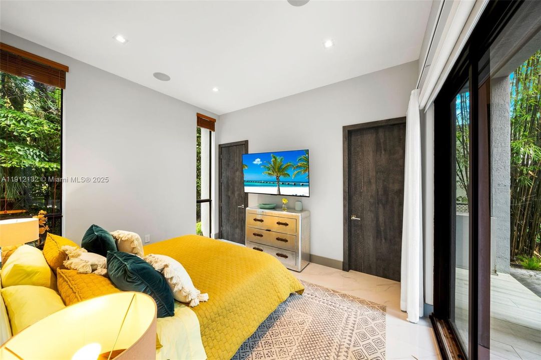 For Sale: $4,995,000 (5 beds, 4 baths, 5259 Square Feet)