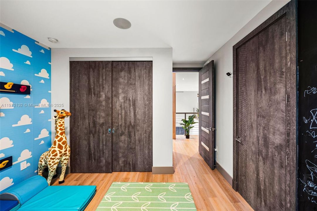 For Sale: $4,995,000 (5 beds, 4 baths, 5259 Square Feet)