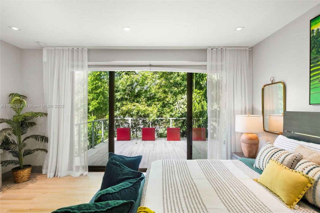 For Sale: $4,995,000 (5 beds, 4 baths, 5259 Square Feet)