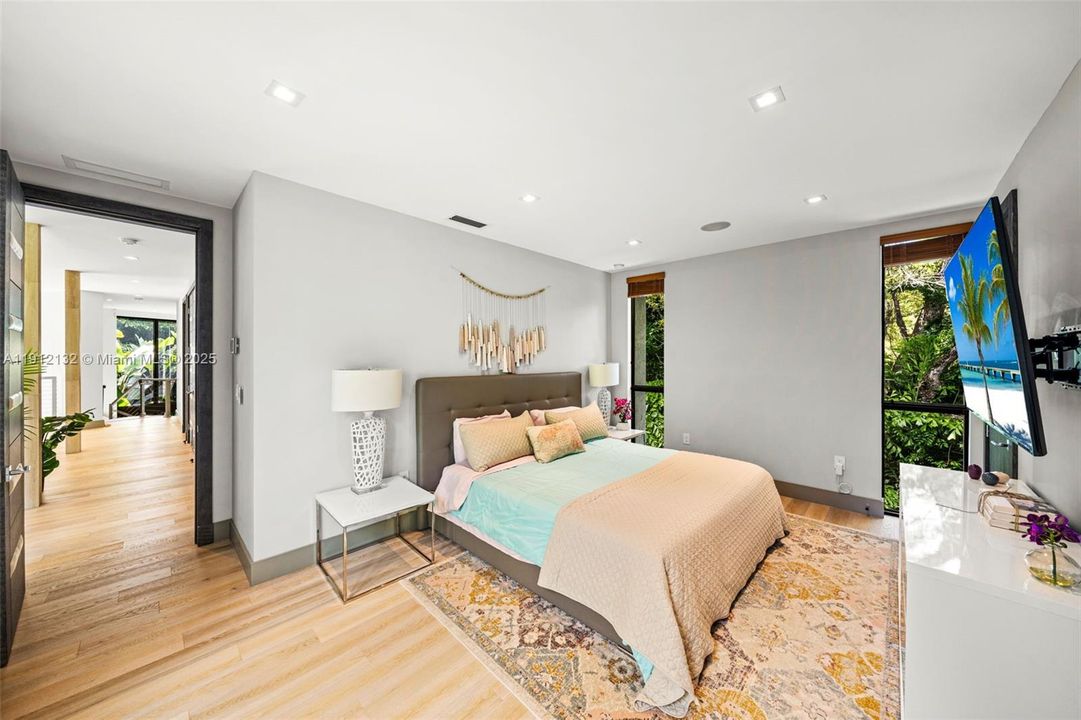 For Sale: $4,995,000 (5 beds, 4 baths, 5259 Square Feet)