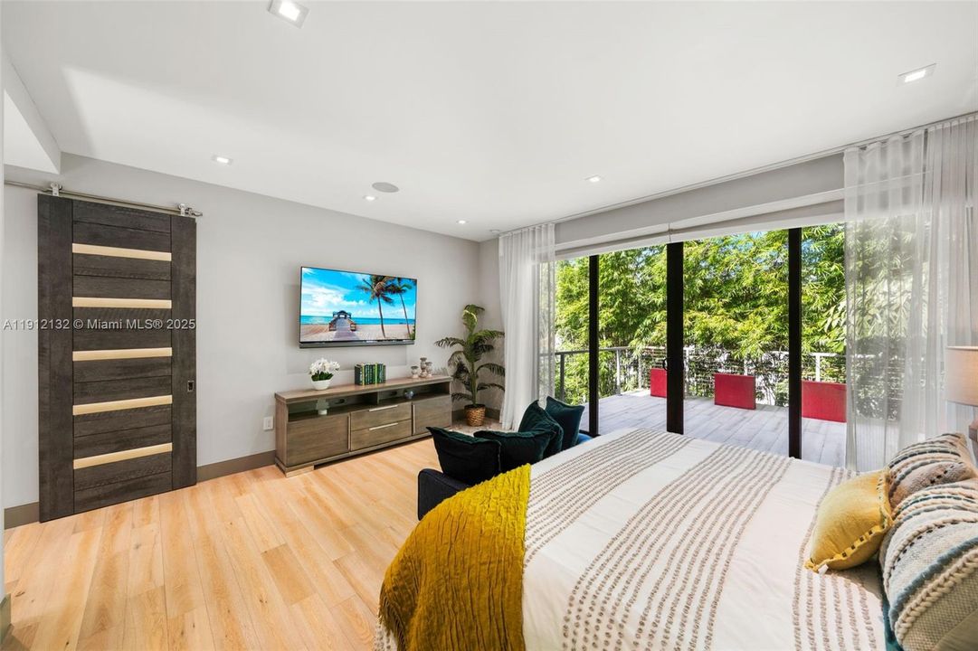 For Sale: $4,995,000 (5 beds, 4 baths, 5259 Square Feet)