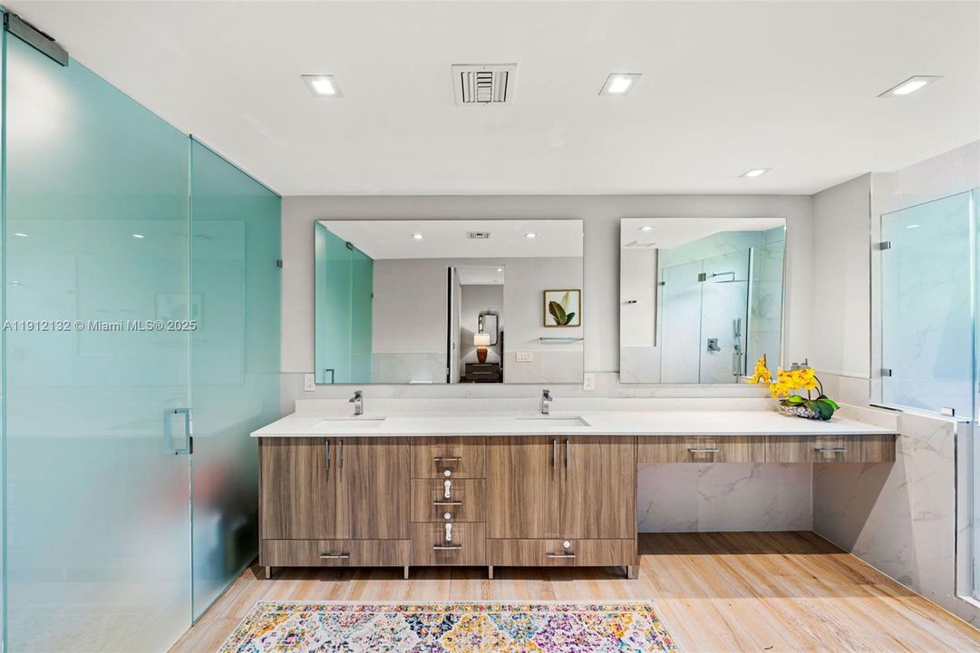 For Sale: $4,995,000 (5 beds, 4 baths, 5259 Square Feet)