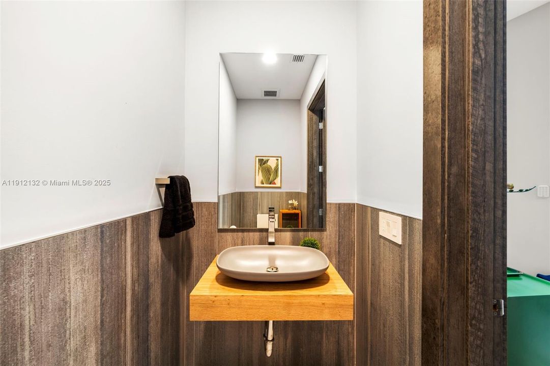 For Sale: $4,995,000 (5 beds, 4 baths, 5259 Square Feet)