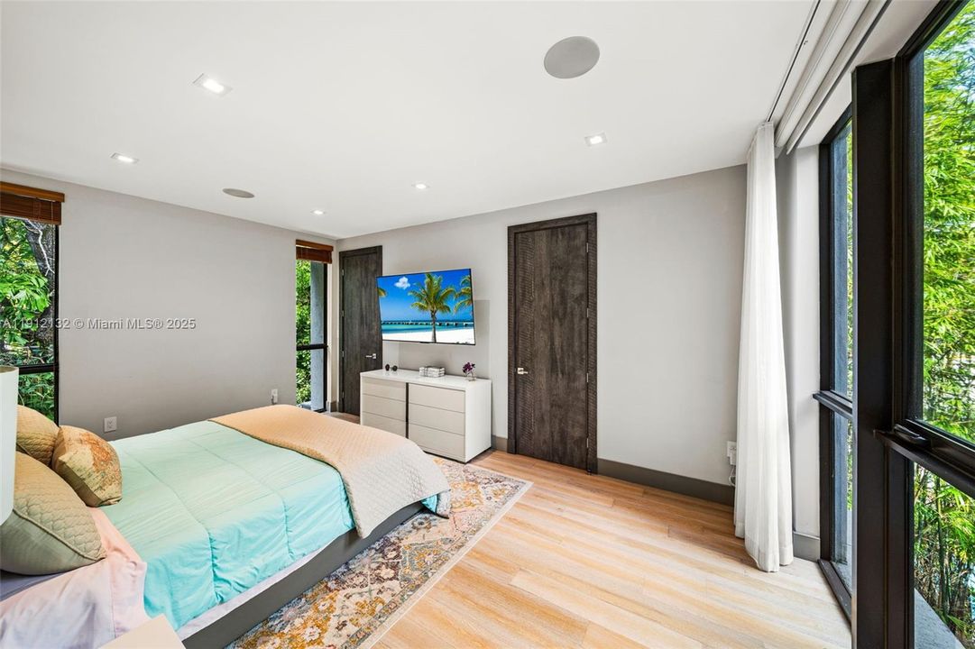 For Sale: $4,995,000 (5 beds, 4 baths, 5259 Square Feet)