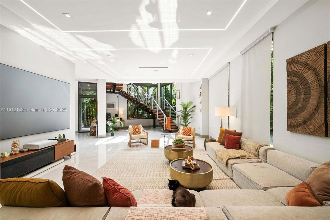 For Sale: $4,995,000 (5 beds, 4 baths, 5259 Square Feet)