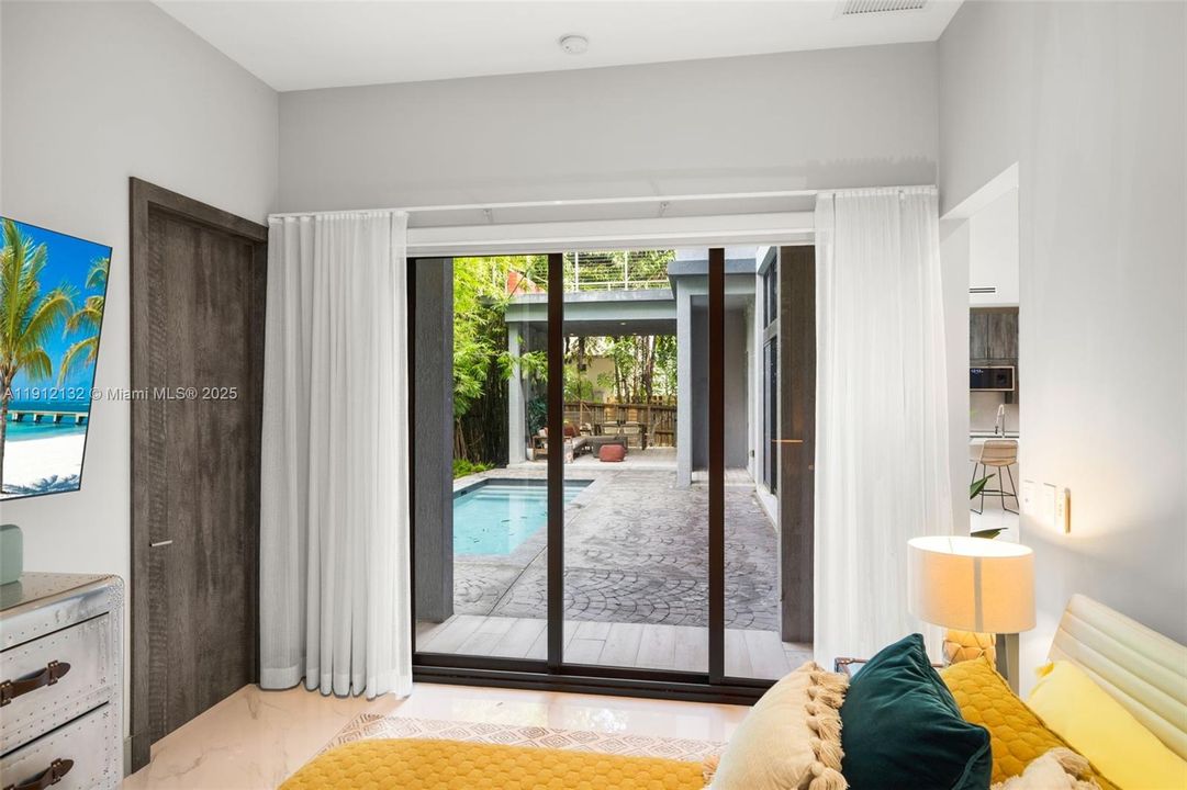 For Sale: $4,995,000 (5 beds, 4 baths, 5259 Square Feet)