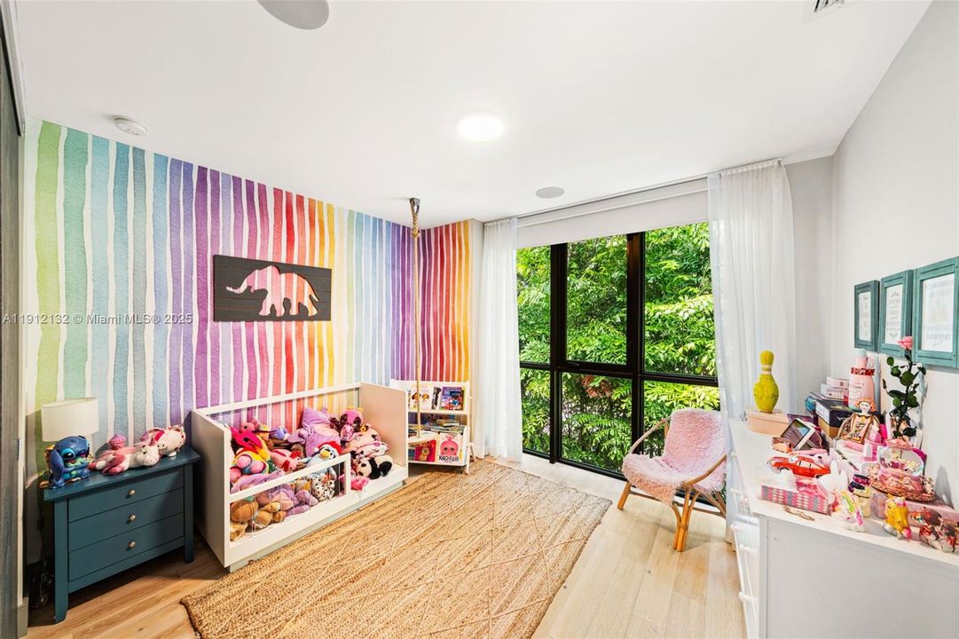 For Sale: $4,995,000 (5 beds, 4 baths, 5259 Square Feet)