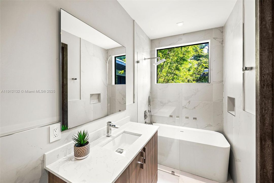 For Sale: $4,995,000 (5 beds, 4 baths, 5259 Square Feet)