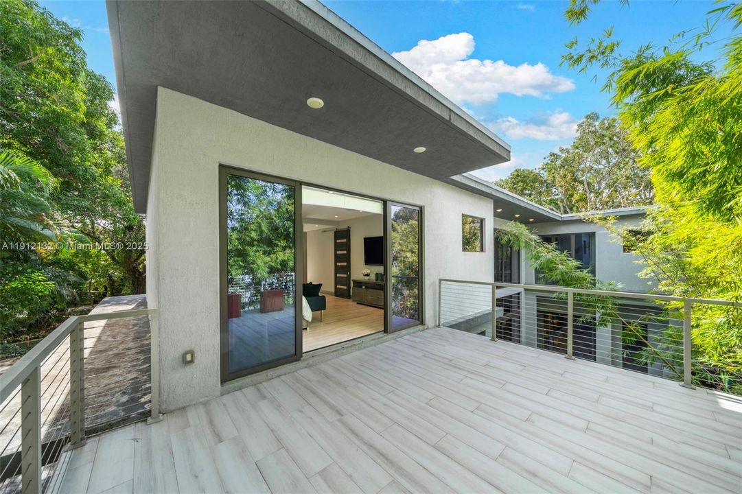 For Sale: $4,995,000 (5 beds, 4 baths, 5259 Square Feet)