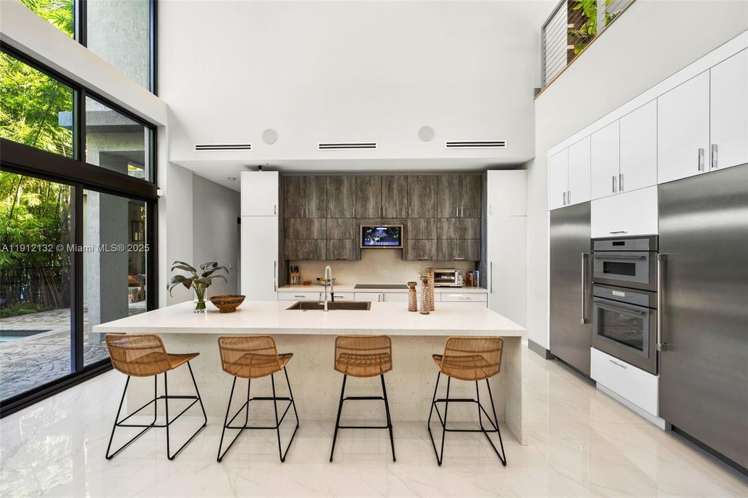 For Sale: $4,995,000 (5 beds, 4 baths, 5259 Square Feet)