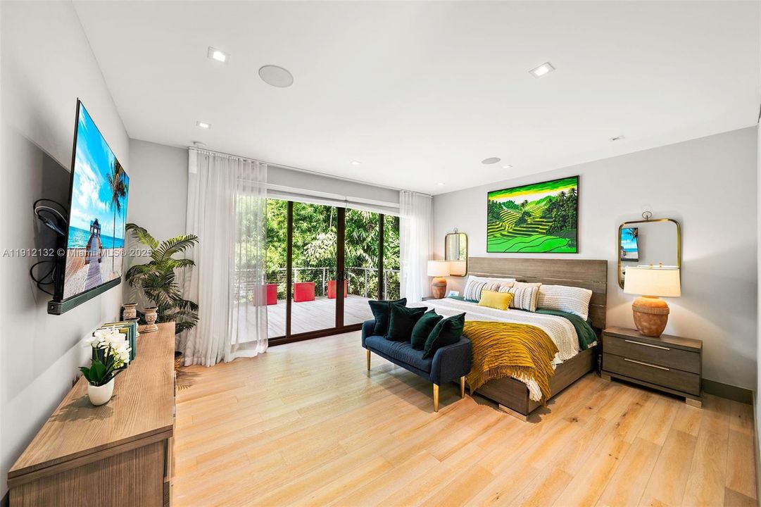 For Sale: $4,995,000 (5 beds, 4 baths, 5259 Square Feet)