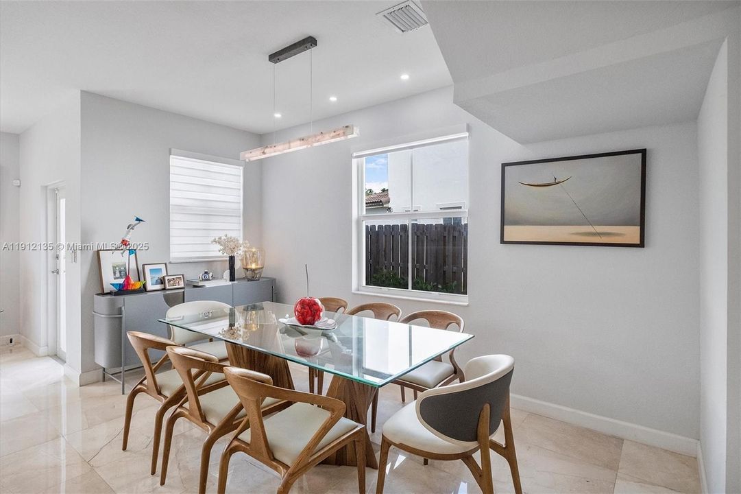 На продажу: $769,000 (3 спален, 2 ванн, 1624 Квадратных фут)