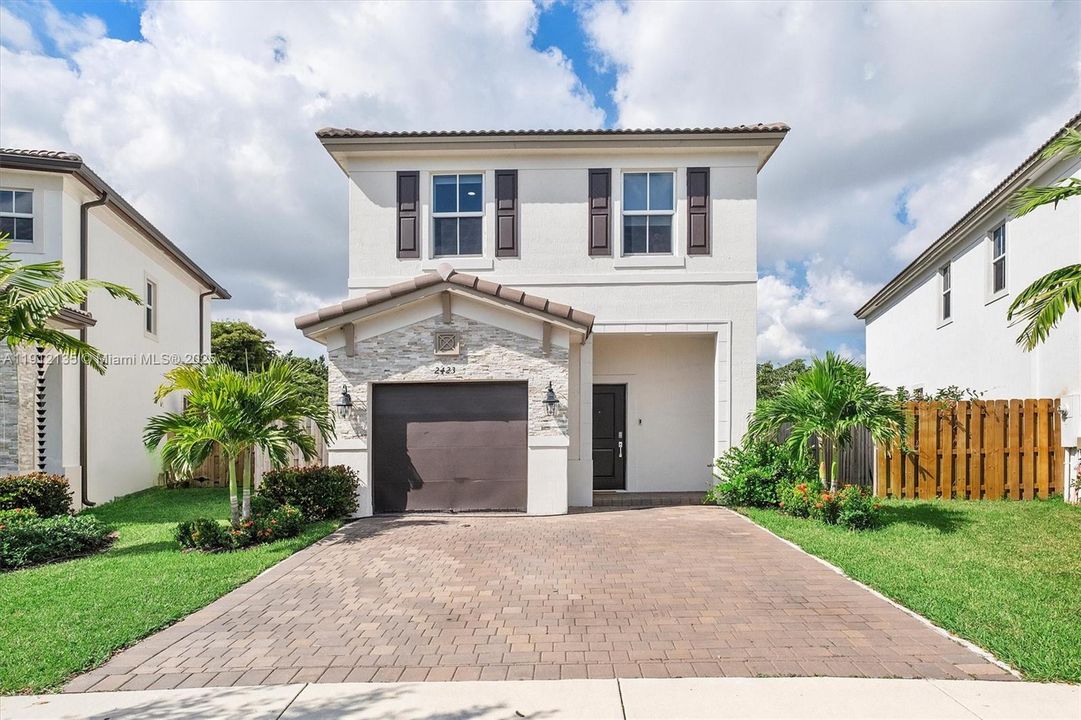 На продажу: $769,000 (3 спален, 2 ванн, 1624 Квадратных фут)