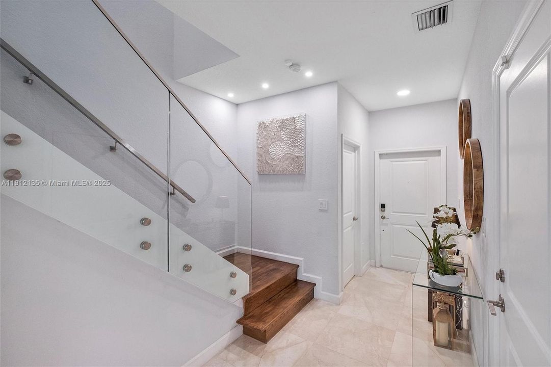 На продажу: $769,000 (3 спален, 2 ванн, 1624 Квадратных фут)