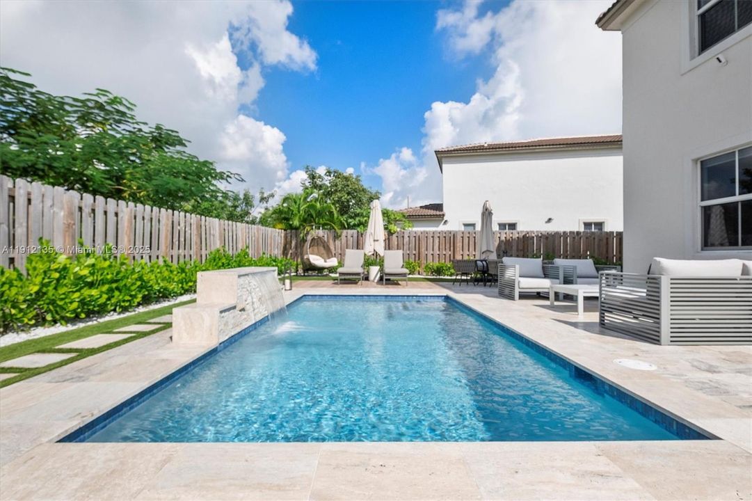 На продажу: $769,000 (3 спален, 2 ванн, 1624 Квадратных фут)