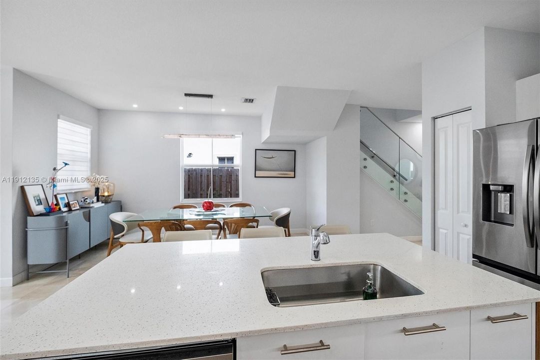 На продажу: $769,000 (3 спален, 2 ванн, 1624 Квадратных фут)